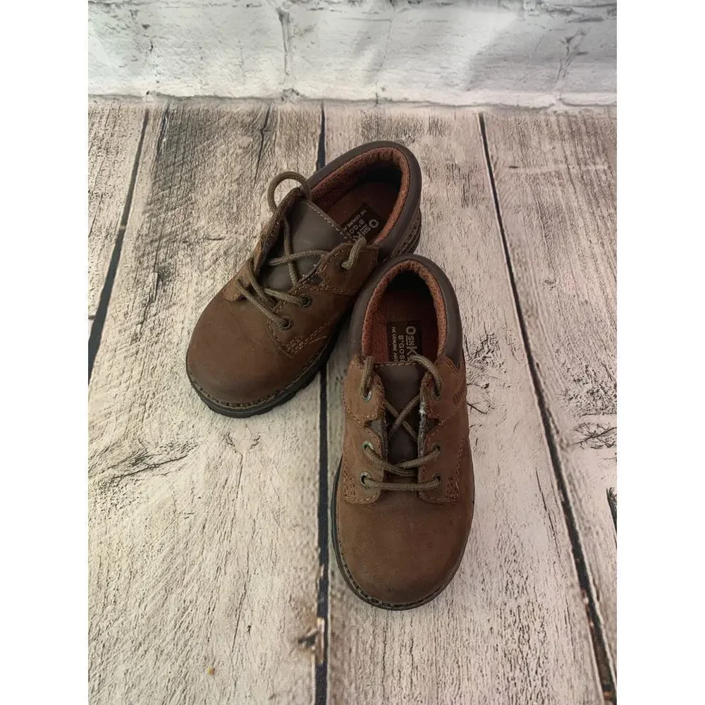 OSHKOSH B’GOSH Boy’s Brown Suede Shoes / Size: 8.5
